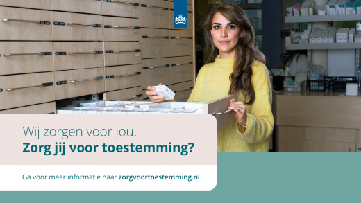 Apotheker Shanaz met de tekst 'Wij zorgen voor jou. Zorg jij voor toestemming?' van de VWS-campagne