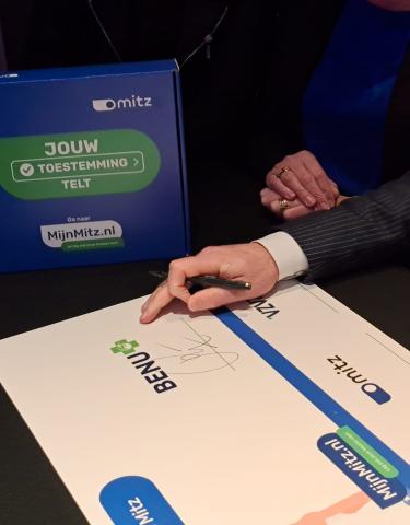 Ondertekening Mitz en BENU